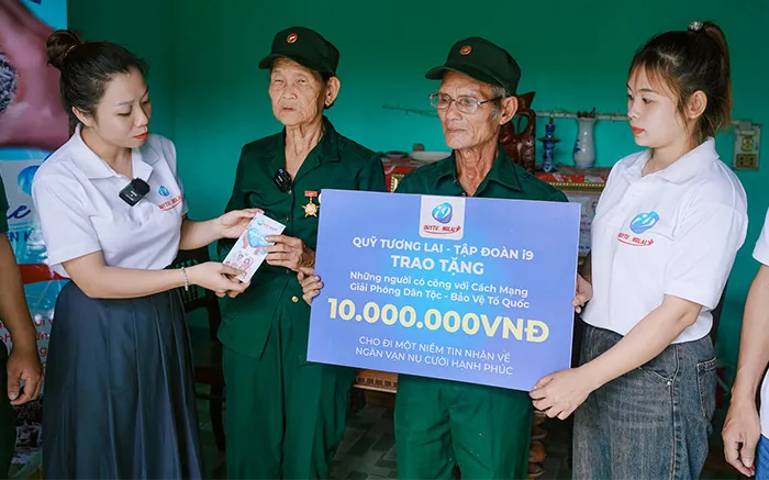 Hình ảnh đại diện cho dịch vụ hỗ trợ khách hàng 24/7 của 8kbets, có thể là biểu tượng tai nghe, tin nhắn trò chuyện, nhấn mạnh sự sẵn sàng hỗ trợ người chơi về các điều khoản dịch vụ.